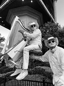 Notes Floats by I. Marienetti